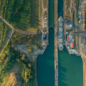Aventura en el Canal de Panamá: Vida Silvestre y Selva Tropical